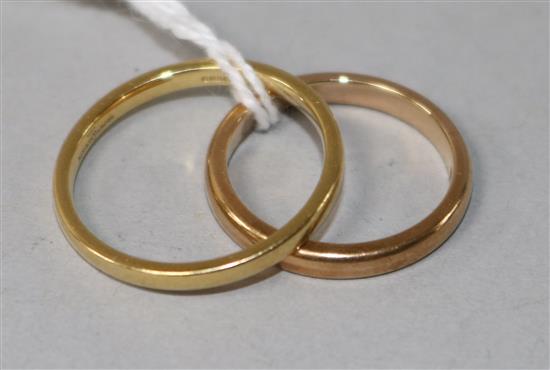 An 18ct gold wedding band and a 9ct gold wedding band.